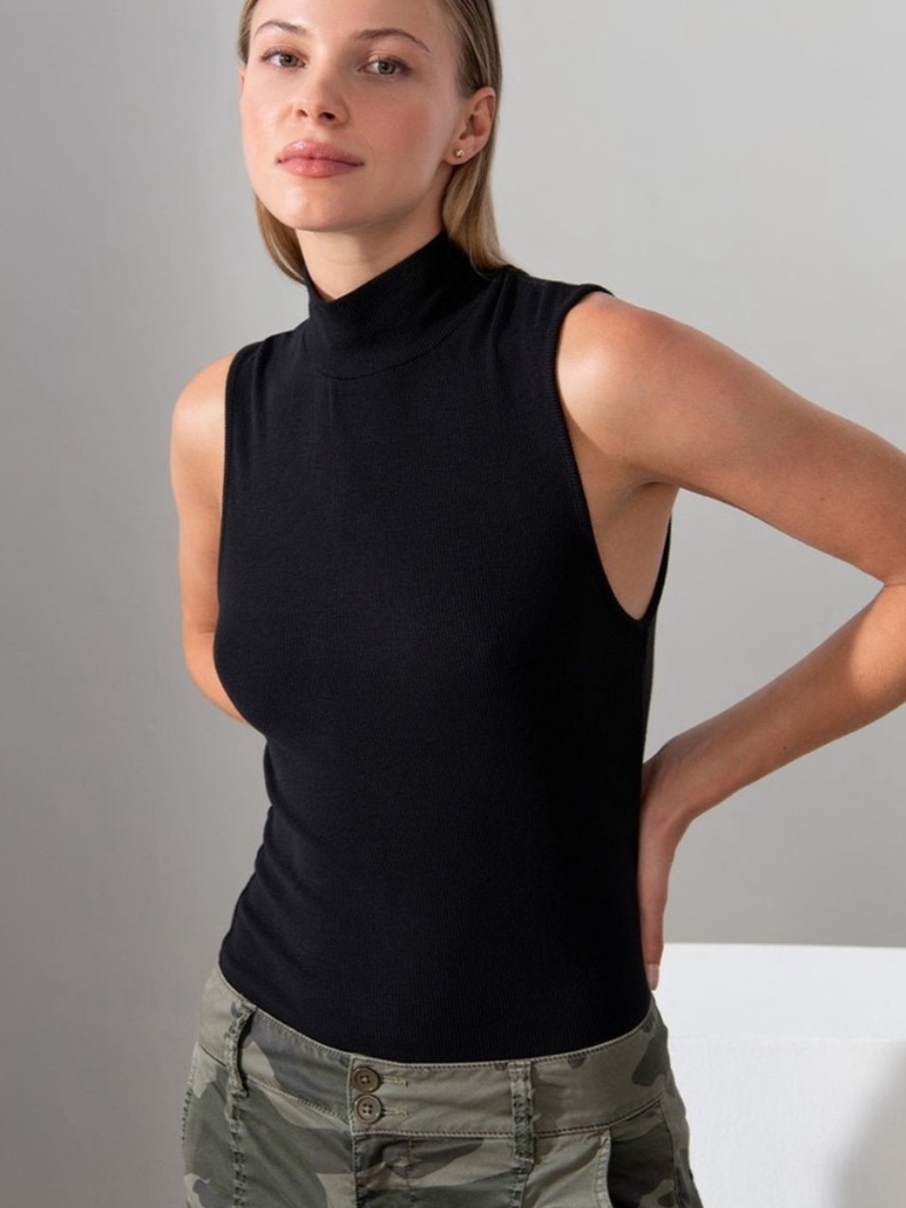Sanctuary Essentials Black Sleeveless Mock Neck Top Sz. Medium